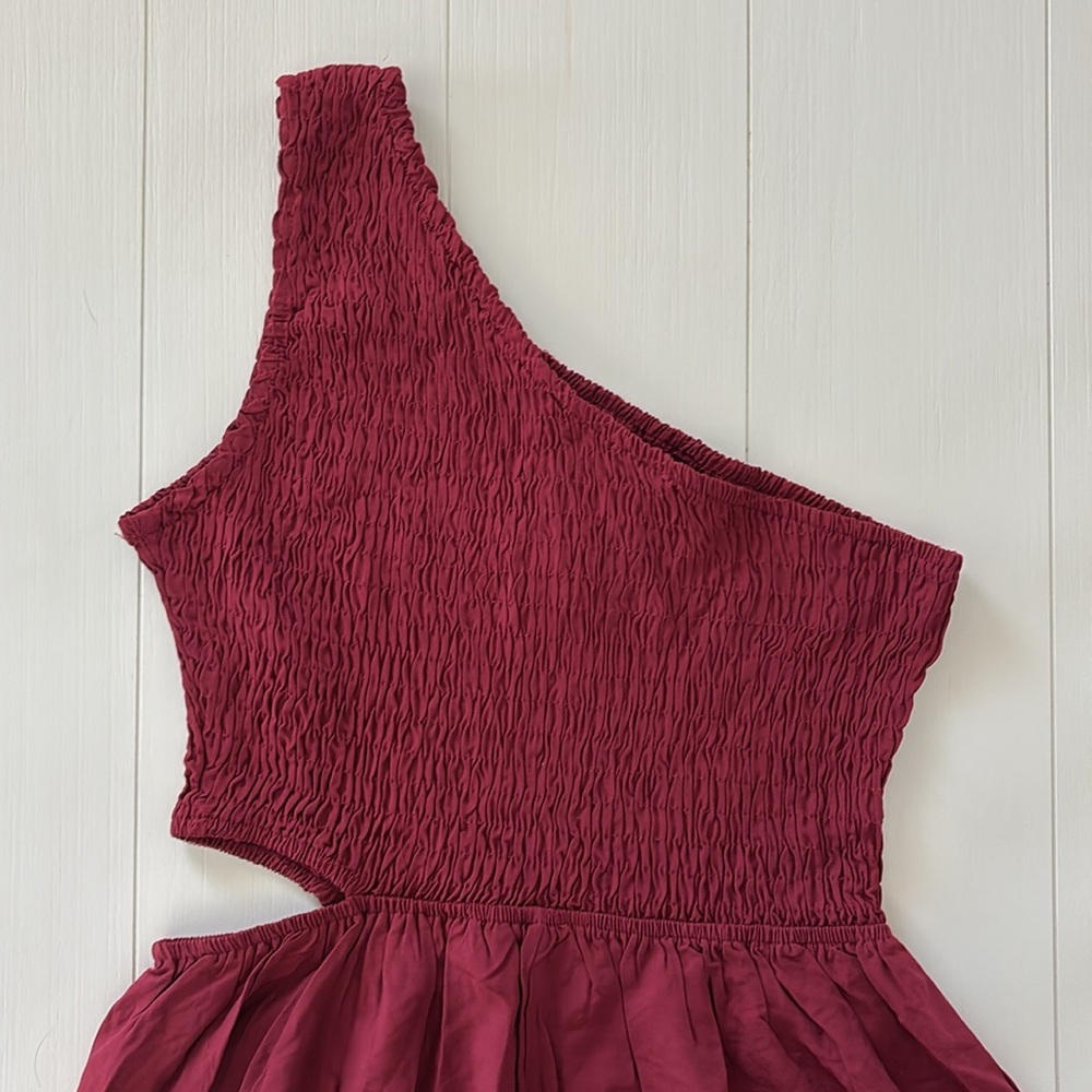 KIRUNDO Sleeveless One Shoulder Smocked Cut-out Maxi Dress in Maroon - Picture 7 of 16